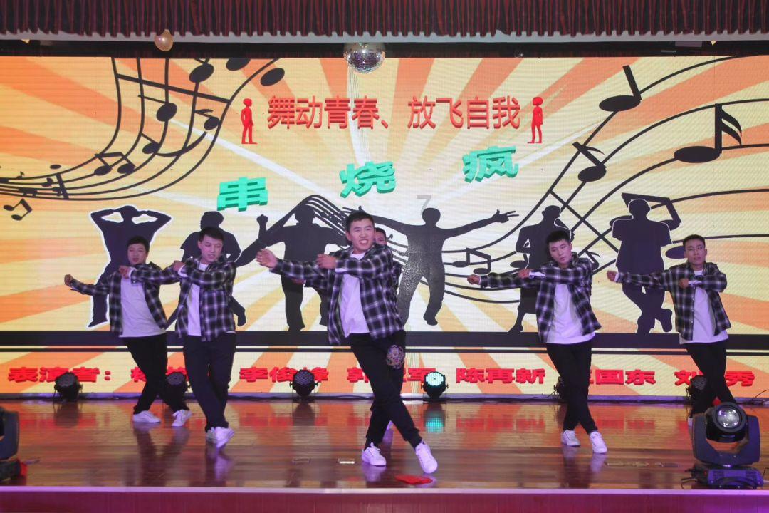 任嘉伦《凤凰台上》造型曝光！侧颜梦回周生辰，看到女主：爱了！