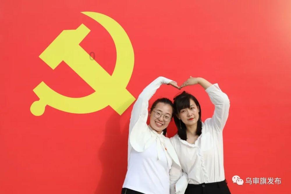 居民家中厨房起火,消防员“抢出”燃烧煤气罐, “又见最美逆行”